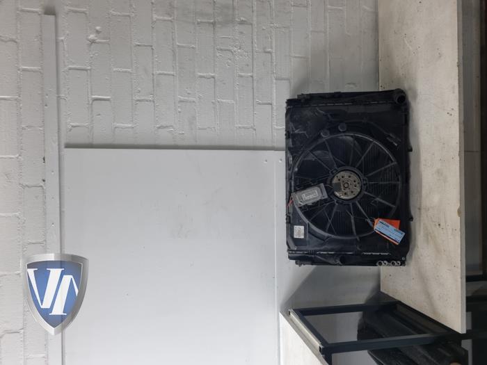 Radiateur van een BMW 1 serie (E81) 116i 1.6 16V 2008