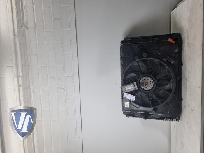 Radiateur van een BMW 1 serie (E81) 116i 1.6 16V 2008