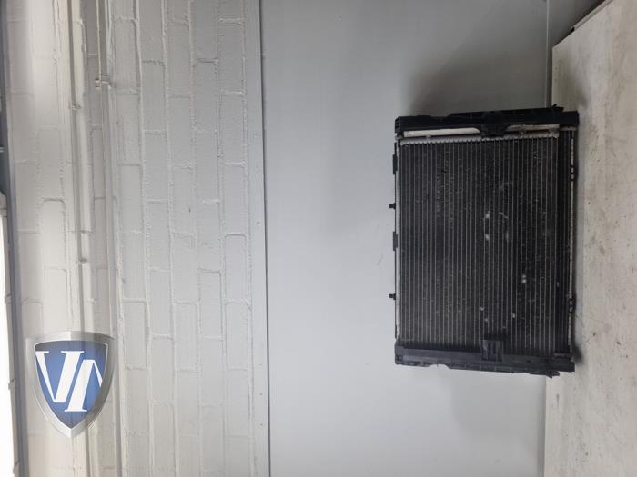 Radiateur van een BMW 1 serie (E81) 116i 1.6 16V 2008