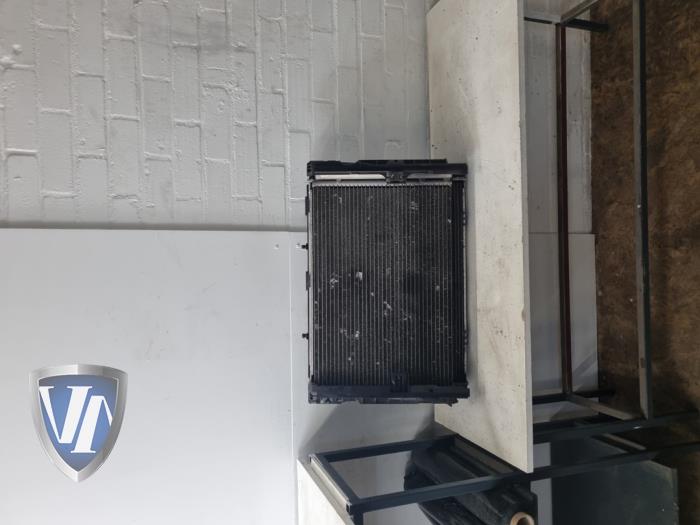 Radiateur van een BMW 1 serie (E81) 116i 1.6 16V 2008