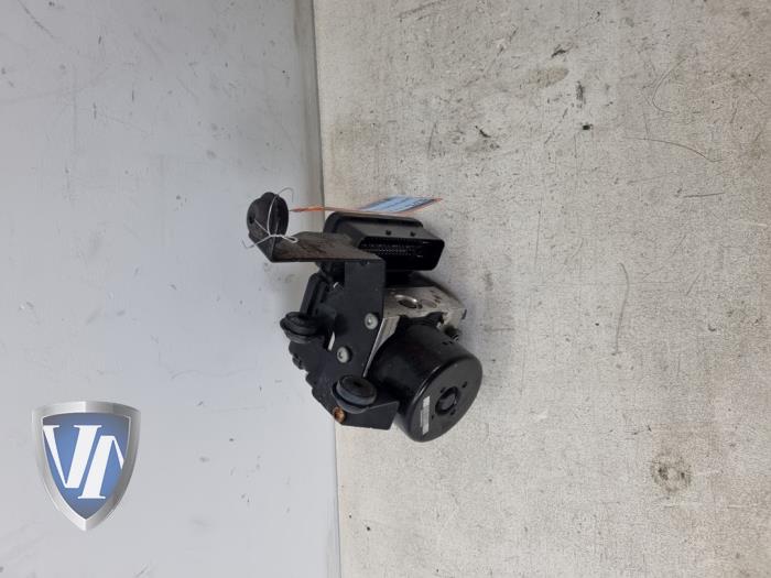 Gebruikte ABS Pomp Volvo V40 (MV) 1.6 D2 Prijs € 60,50 Inclusief btw aangeboden door Vollux Carparts B.V.