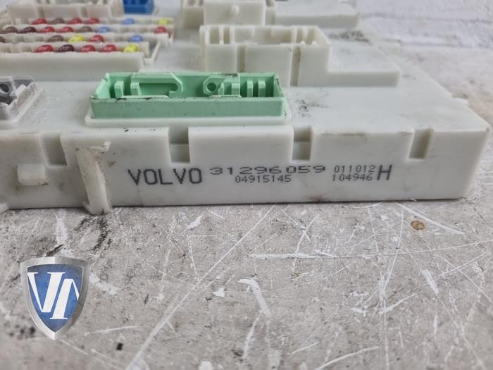 Central electronic module van een Volvo V40 (MV) 1.6 D2 2012