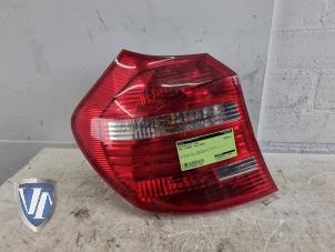 Gebruikte Achterlicht links BMW 1 serie (E81) 118i 16V Prijs € 48,40 Inclusief btw aangeboden door Vollux Carparts B.V.