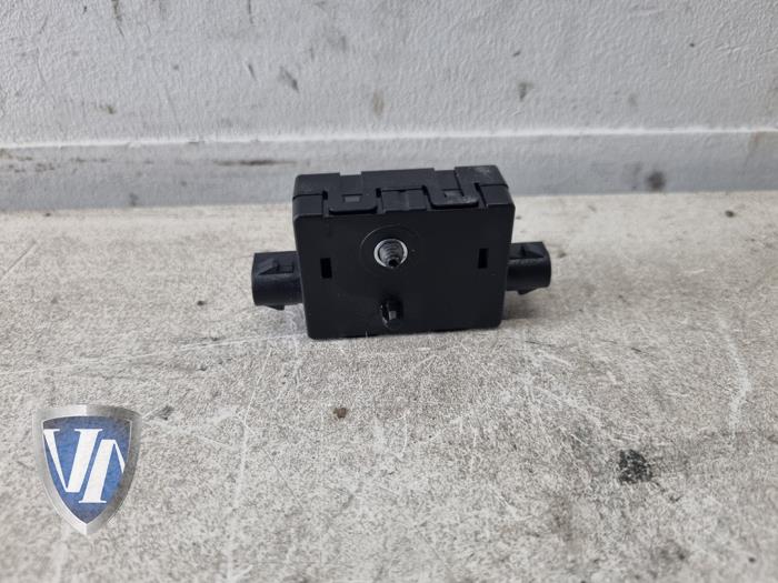 Gebruikte Antenne BMW 1 serie (F20) 114i 1.6 16V Prijs € 10,88 Inclusief btw aangeboden door Vollux Carparts B.V.