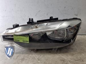Gebruikte Linker Koplamp BMW 3 serie (F30) 330e iPerformance Prijs € 90,75 Inclusief btw aangeboden door Vollux Carparts B.V.