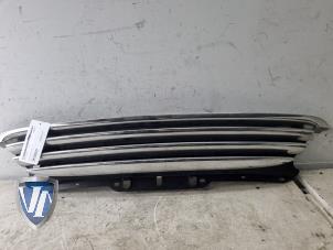 Gebruikte Grille Lijst Mini Mini Open (R57) 1.6 16V Cooper Prijs € 60,49 Inclusief btw aangeboden door Vollux Carparts B.V.