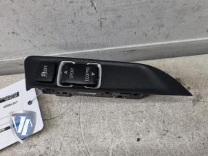 Gebruikte Schakelaar BMW 1 serie (F21) 118d 2.0 16V Prijs € 12,50 Margeregeling aangeboden door Vollux Carparts B.V.