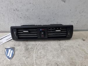 Gebruikte Luchtrooster Dashboard BMW 1 serie (F20) 120i 1.6 16V Prijs € 54,99 Margeregeling aangeboden door Vollux Carparts B.V.