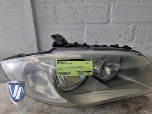 Gebruikte Koplamp rechts BMW 1 serie (E87/87N) 118i 16V Prijs € 65,00 Margeregeling aangeboden door Vollux Carparts B.V.