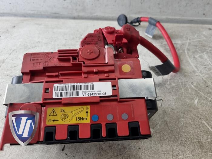 Gebruikte Stroomverdeler BMW 3 serie Touring (E91) 325i 24V Prijs € 27,23 Inclusief btw aangeboden door Vollux Carparts B.V.