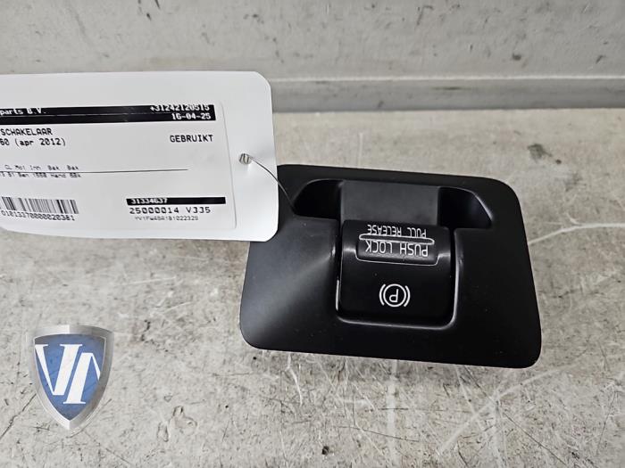 Gebruikte Handrem schakelaar Volvo V60 I (FW/GW) 1.6 T3 16V Prijs € 18,15 Inclusief btw aangeboden door Vollux Carparts B.V.