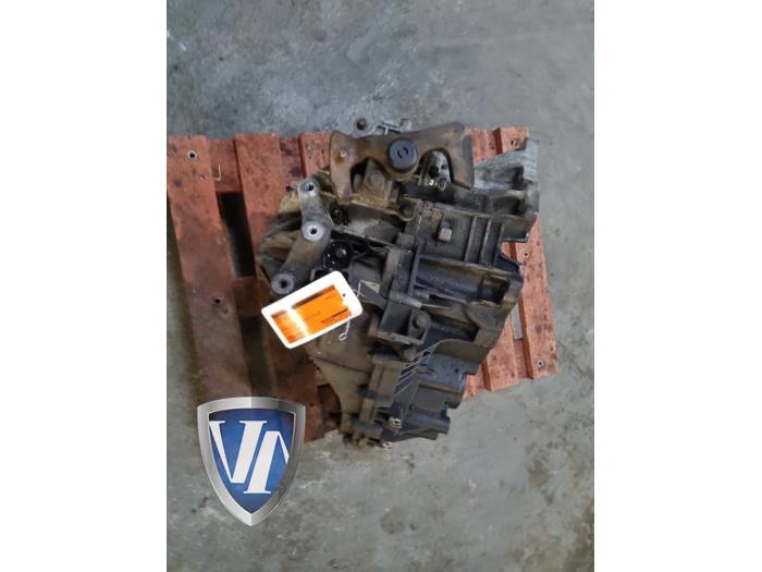 Gebruikte Versnellingsbak Volvo V60 I (FW/GW) 2.0 D4 16V Prijs € 725,99 Inclusief btw aangeboden door Vollux Carparts B.V.