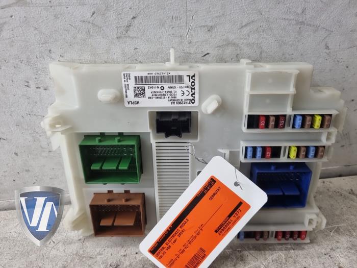 Gebruikte Central electronic module Volvo V60 I (FW/GW) 2.0 D4 16V Prijs € 108,89 Inclusief btw aangeboden door Vollux Carparts B.V.