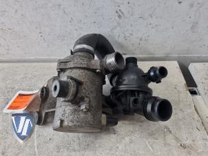 Gebruikte Waterpomp BMW 3 serie (E93) 320i 16V Prijs € 90,75 Inclusief btw aangeboden door Vollux Carparts B.V.