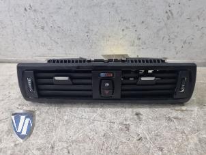 Gebruikte Luchtrooster Dashboard BMW 1 serie (F20) 114i 1.6 16V Prijs € 30,25 Inclusief btw aangeboden door Vollux Carparts B.V.