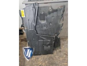 Gebruikte Bodem beschermplaat BMW 3 serie Touring (F31) Prijs € 108,89 Inclusief btw aangeboden door Vollux Carparts B.V.