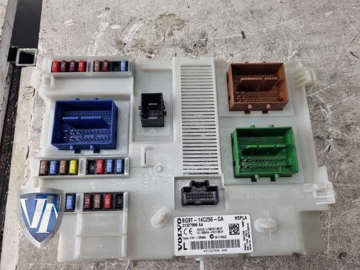 Gebruikte Module Bodycontrol Volvo V60 I (FW/GW) 2.0 D4 16V Prijs € 169,39 Inclusief btw aangeboden door Vollux Carparts B.V.