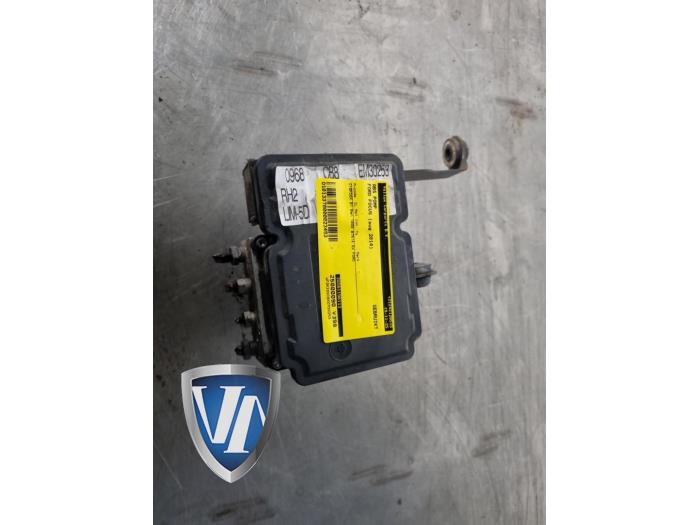 Gebruikte ABS Pomp Ford Focus 3 1.0 Ti-VCT EcoBoost 12V 125 Prijs € 119,79 Inclusief btw aangeboden door Vollux Carparts B.V.