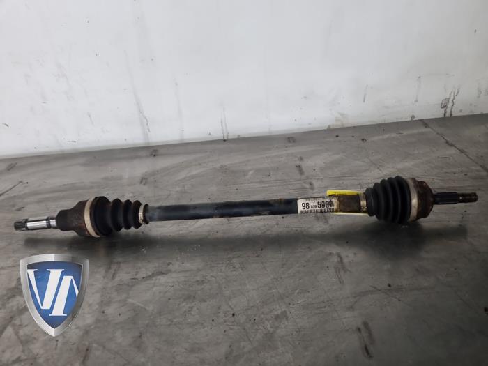 Gebruikte Aandrijfas rechts-voor Peugeot 208 I (CA/CC/CK/CL) 1.0 Vti 12V PureTech Prijs € 54,45 Inclusief btw aangeboden door Vollux Carparts B.V.