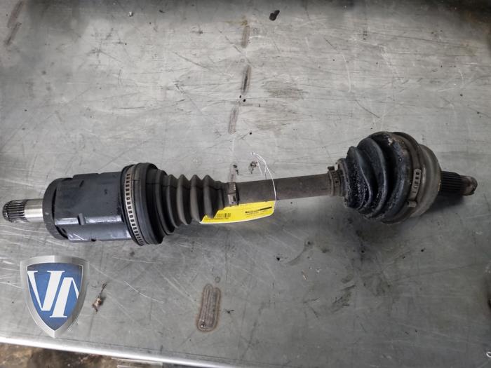 Gebruikte Aandrijfas links-voor BMW X5 (E53) 3.0d 24V Prijs € 145,20 Inclusief btw aangeboden door Vollux Carparts B.V.