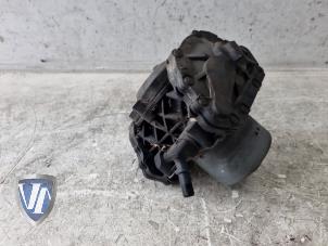 Gebruikte Vacuumpomp Rembekrachtiging Volvo V60 I (FW/GW) 2.4 D6 20V Plug-in Hybrid AWD Prijs € 325,49 Inclusief btw aangeboden door Vollux Carparts B.V.