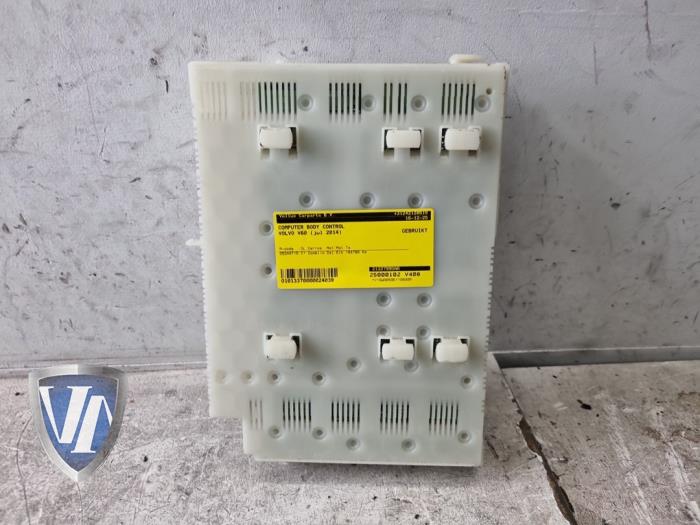 Gebruikte Computer Body Control Volvo V60 I (FW/GW) 2.4 D6 20V Plug-in Hybrid AWD Prijs € 54,44 Inclusief btw aangeboden door Vollux Carparts B.V.