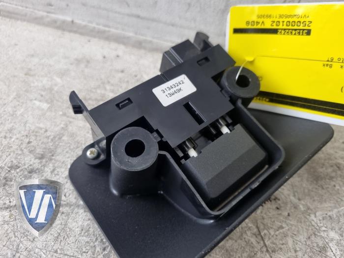Gebruikte Handrem schakelaar Volvo V60 I (FW/GW) 2.4 D6 20V Plug-in Hybrid AWD Prijs € 18,15 Inclusief btw aangeboden door Vollux Carparts B.V.
