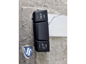 Gebruikte Schakelaar (diversen) Mercedes B (W246) 1.6 B-180 BlueEFFICIENCY Turbo 16V Prijs € 24,20 Inclusief btw aangeboden door Vollux Carparts B.V.