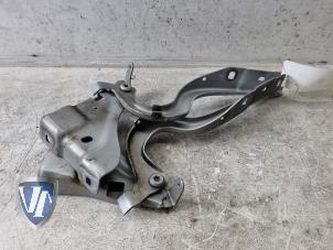 Gebruikte Scharnierset Mercedes B (W246) 1.6 B-180 BlueEFFICIENCY Turbo 16V Prijs € 47,19 Inclusief btw aangeboden door Vollux Carparts B.V.