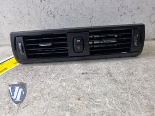 Gebruikte Luchtrooster Dashboard BMW 1 serie (F20) 116i 1.6 16V Prijs € 27,23 Inclusief btw aangeboden door Vollux Carparts B.V.