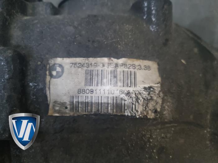 Gebruikte Cardanklok achter BMW 3 serie (E90) 318i 16V Prijs € 968,00 Inclusief btw aangeboden door Vollux Carparts B.V.