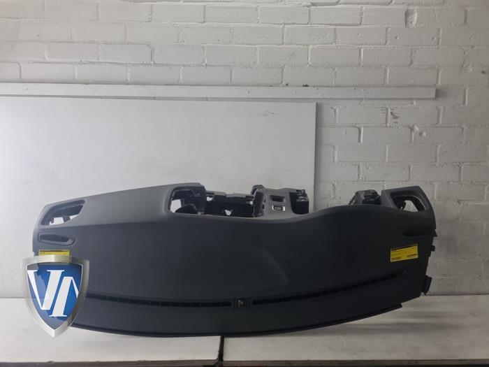 Gebruikte Dashboard Volvo V60 I (FW/GW) 2.0 D4 16V Prijs op aanvraag aangeboden door Vollux Carparts B.V.