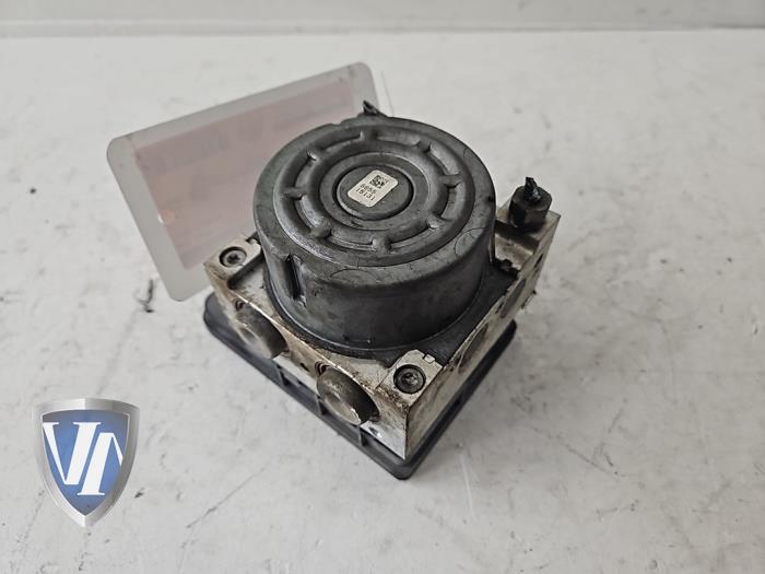 Gebruikte ABS Pomp Ford Fiesta 6 (JA8) 1.5 TDCi Prijs € 83,49 Inclusief btw aangeboden door Vollux Carparts B.V.