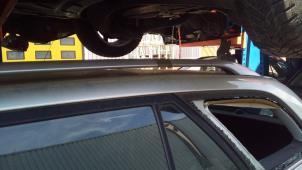 Gebruikte Roofrail links Toyota Avensis Wagon (T25/B1E) Prijs € 39,99 Margeregeling aangeboden door Autodemontage Smeets Janssen