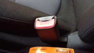 Gebruikte Veiligheidsgordel Insteek rechts-voor Mazda 5 (CR19) 1.8i 16V Prijs € 14,99 Margeregeling aangeboden door Autodemontage Smeets Janssen