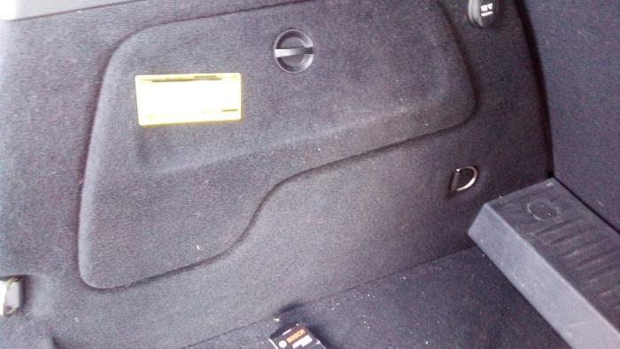 Kofferbakbekleding links van een Mercedes-Benz B (W246,242) 1.5 B-180 CDI 16V 2015