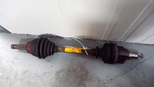 Gebruikte Aandrijfas links-voor Ford Ka I 1.6i SportKa Prijs op aanvraag aangeboden door Autodemontage Tegelen