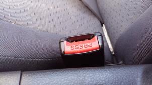 Gebruikte Veiligheidsgordel Insteek rechts-voor Nissan Primera (P12) 1.8 16V Prijs € 19,99 Margeregeling aangeboden door Autodemontage Smeets Janssen