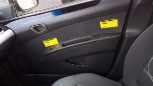 Gebruikte Portierbekleding 4Deurs rechts-voor Chevrolet Spark (M300) 1.0 16V Bifuel Prijs € 34,99 Margeregeling aangeboden door Autodemontage Smeets Janssen