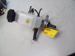 Gebruikte Hoofdremcilinder Kia Cee'd Sporty Wagon (EDF) 1.4 16V Prijs € 29,00 Margeregeling aangeboden door Autodemontage Tegelen