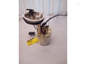 Gebruikte Benzinepomp BMW Mini One/Cooper (R50) 1.6 16V Cooper Prijs € 39,99 Margeregeling aangeboden door Autodemontage Tegelen