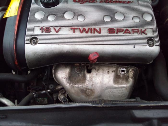 Motor van een Alfa Romeo 147 (937) 1.6 HP Twin Spark 16V 2006