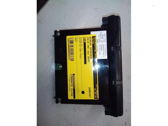 Gebruikte Display Interieur Volvo V50 (MW) 1.6 D2 16V Prijs € 19,98 Margeregeling aangeboden door Autodemontage Tegelen