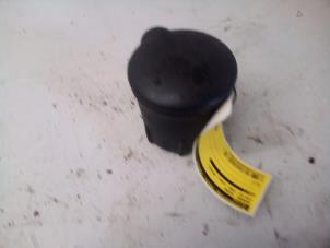 Gebruikte Asbak voor Volvo V50 (MW) 1.6 D2 16V Prijs € 14,98 Margeregeling aangeboden door Autodemontage Tegelen