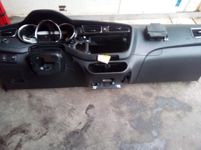 Airbag set + dashboard van een Kia Pro cee'd (JDB3) 1.6 GT 16V 2013
