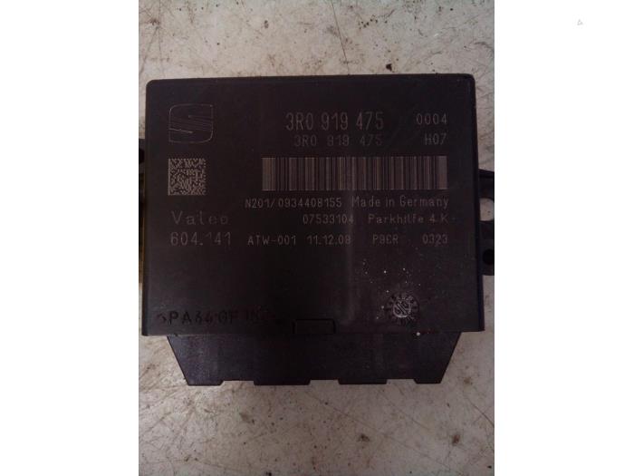 PDC Module van een Seat Exeo ST (3R5) 2.0 TDI 16V 2010