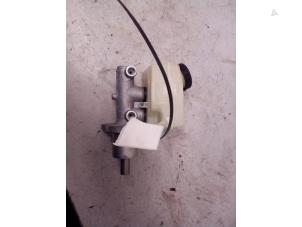 Gebruikte Hoofdremcilinder Mercedes B (W245) 2.0 B-200 16V Turbo Prijs € 9,98 Margeregeling aangeboden door Autodemontage Tegelen