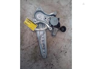 Gebruikte Ruitmechaniek 2Deurs links-achter Toyota Yaris (P1) 1.3 16V VVT-i Prijs € 29,98 Margeregeling aangeboden door Autodemontage Tegelen