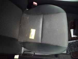 Gebruikte Voorstoel rechts Mazda 3 Sport (BL14/BLA4/BLB4) 1.6 CiTD 16V Prijs € 75,00 Margeregeling aangeboden door Autodemontage Tegelen