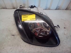 Gebruikte Koplamp rechts Mercedes SLK (R170) Prijs € 59,99 Margeregeling aangeboden door Autodemontage Tegelen